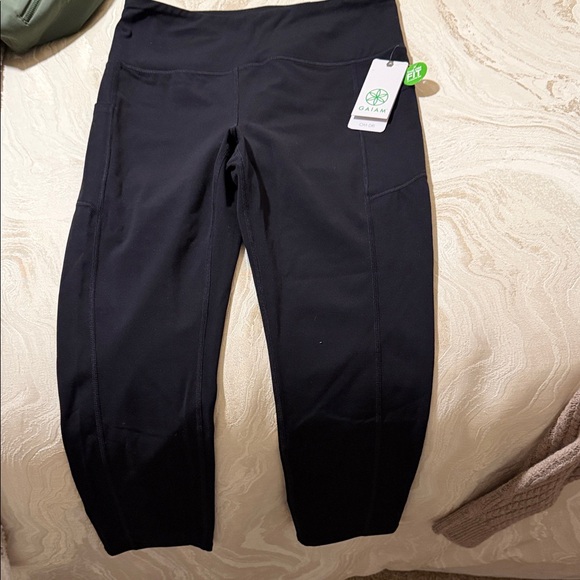 GAIAM Pants - Gaiam Black Tap Shoe Capri Leggings